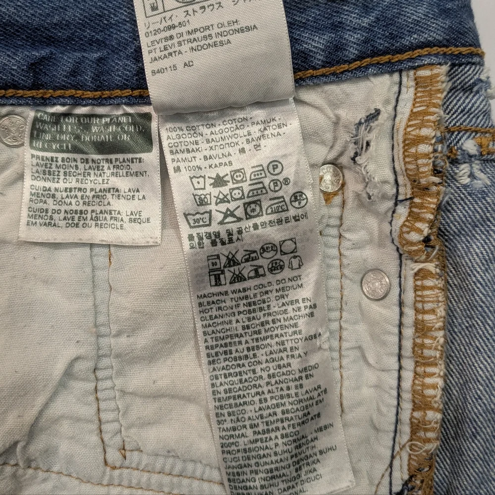 Levi's Distressed Denim Shorts - Picture 5 of 6
